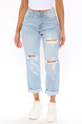 Know It All Mid Rise Boyfriend Jeans - Vintage Blue Wash Ins Street