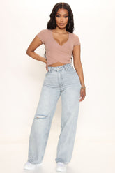 Loose And Easy High Waist Ripped Straight Leg Jeans - Light Blue Wash Ins Street