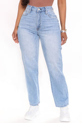 Lighten Up Boyfriend Jeans - Light Blue Wash Ins Street