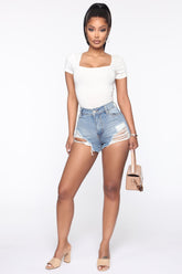 How About That Raw Hem Denim Shorts - Medium Blue Wash Ins Street