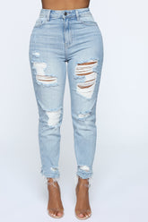 Finesse High Rise Mom Jeans - Light Blue Wash Ins Street