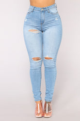 Hannah High Rise Jeans - Light Blue Wash Ins Street