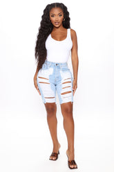 Stay On Track Destroyed Denim Bermudas - Light Blue Wash Ins Street