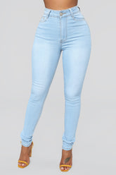 Sedona High Rise Skinny Jean - Light Blue Wash Ins Street