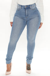 Brunch Babe Smoothing Stretch Skinny Jeans - Light Blue Wash Ins Street