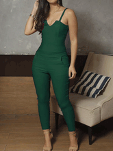 Jumpsuits – Enganliegender Stretch-Jumpsuit mit Taschen und einfarbigen Trägern