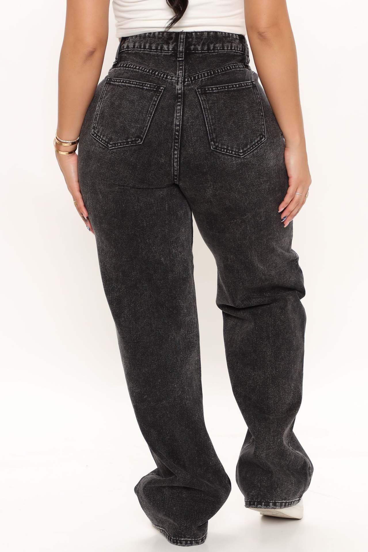 Night Out In L.A. Straight Leg Jeans - Black Ins Street