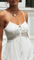 Irresistible appeal white lace dress Ins street