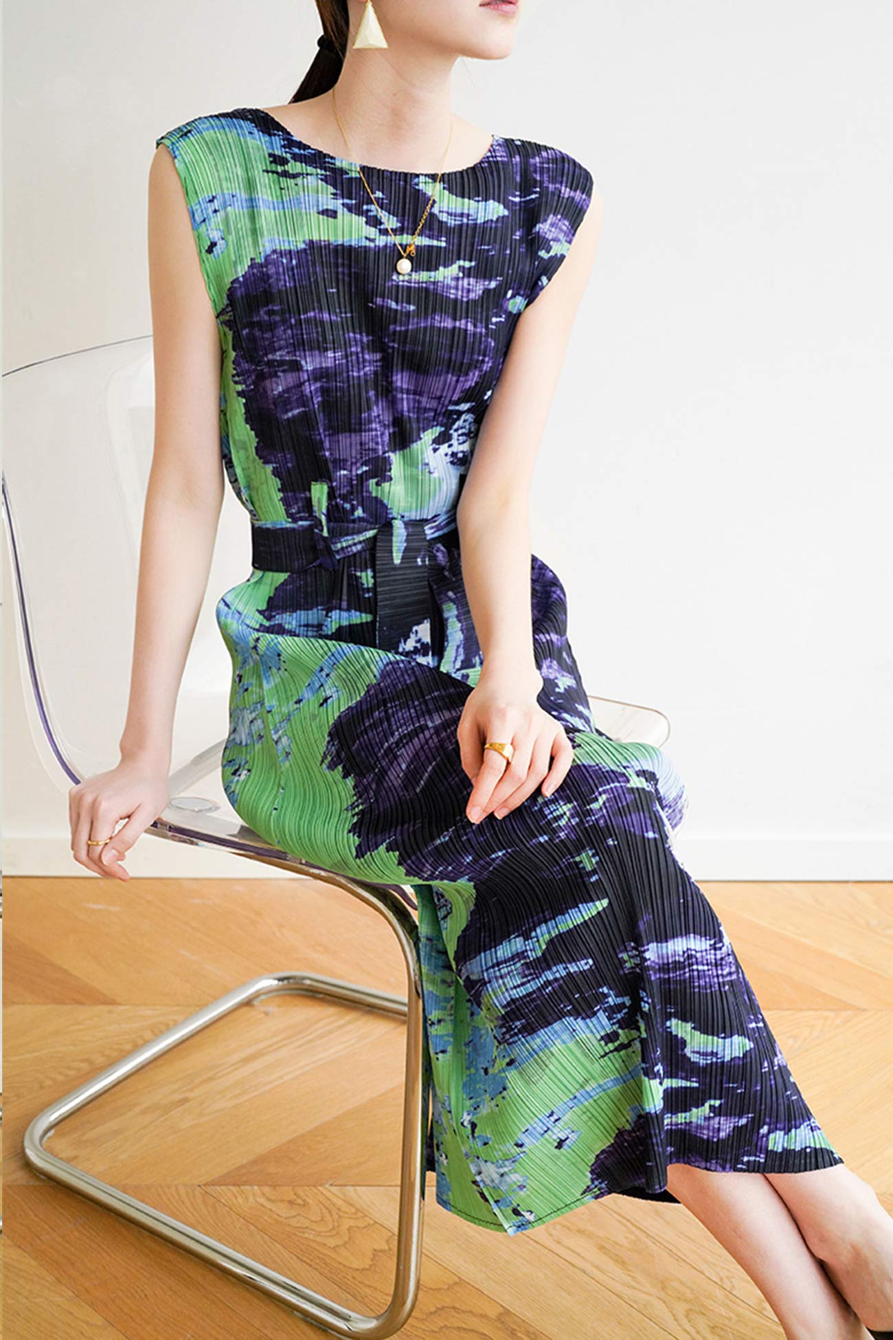 Printed Sleeveless Dress with Side Slit and Full Pleats InsStreet