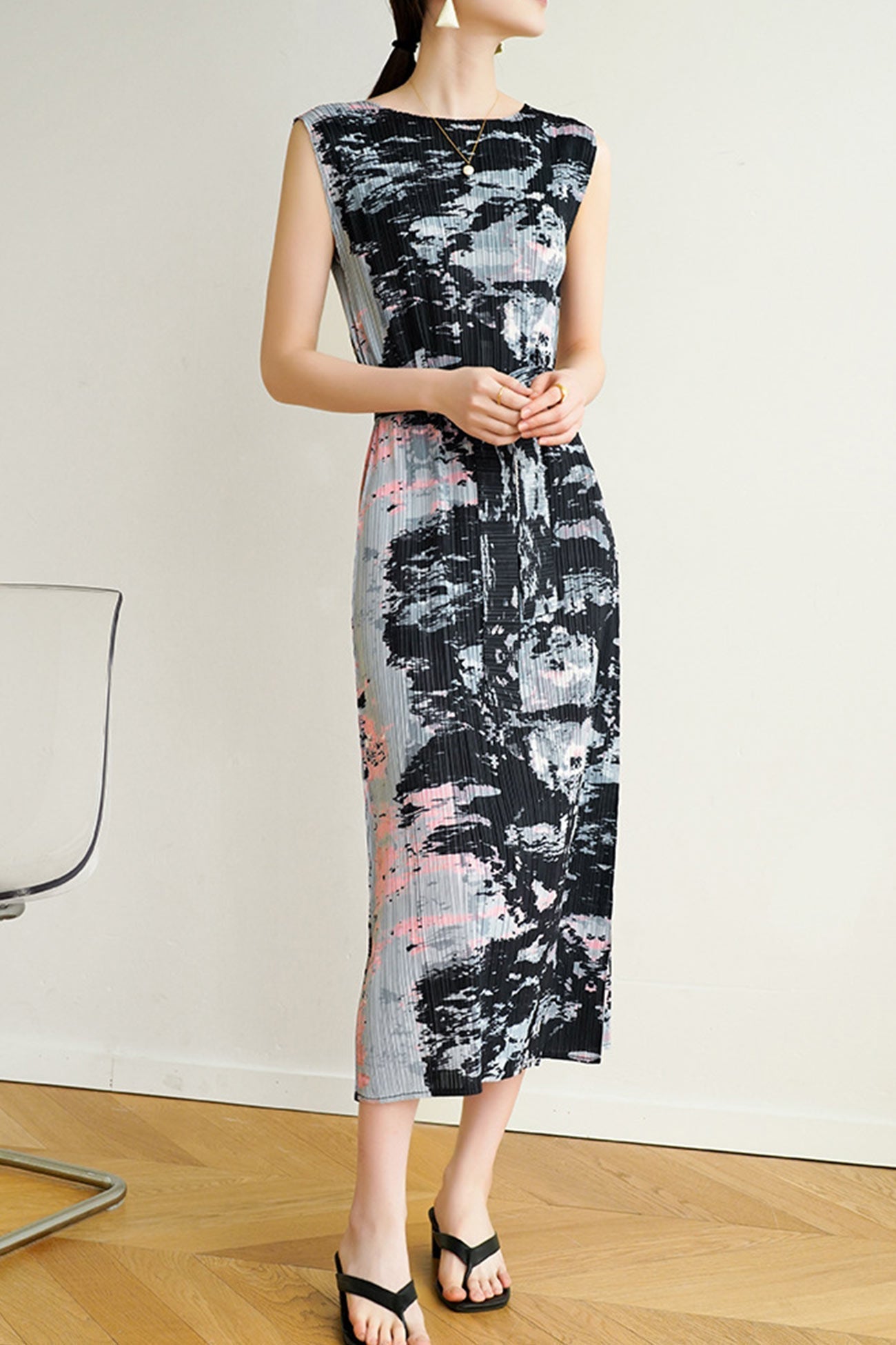 Printed Sleeveless Dress with Side Slit and Full Pleats InsStreet