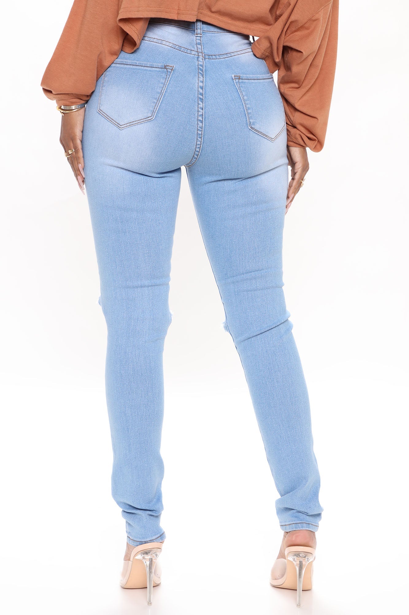 Say Yes To Distress Jeans - Light Blue Wash Ins Street