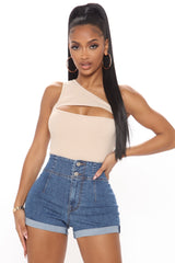 Leihlani Super Stretch Denim Shorts - Medium Blue Wash Ins Street