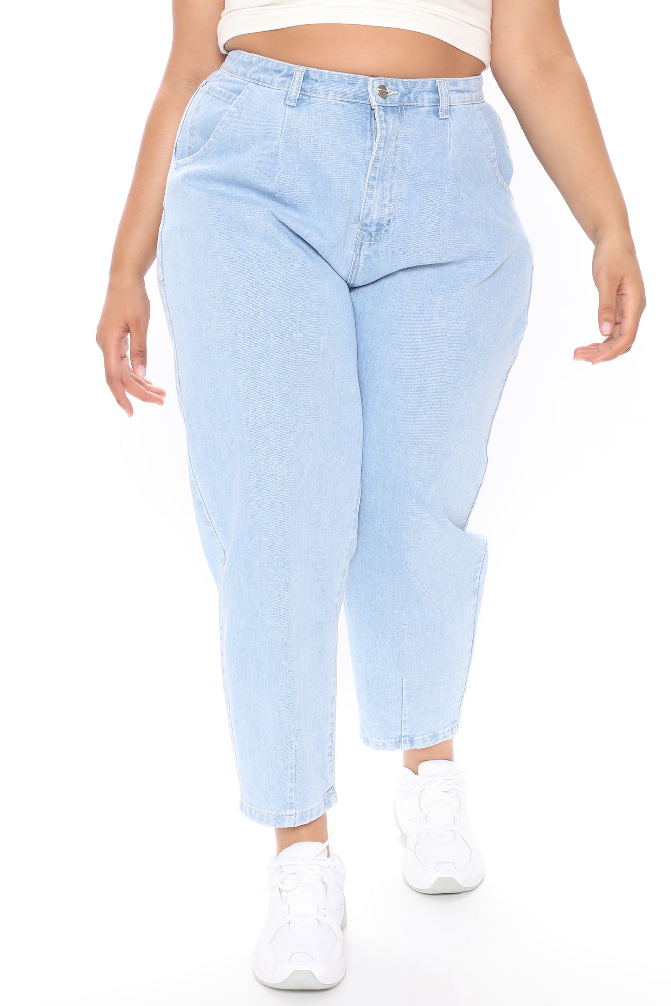 Daydreaming High Rise Mom Jeans - Light Blue Wash Ins Street