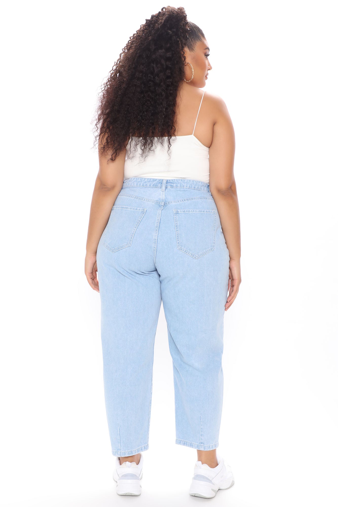 Daydreaming High Rise Mom Jeans - Light Blue Wash Ins Street