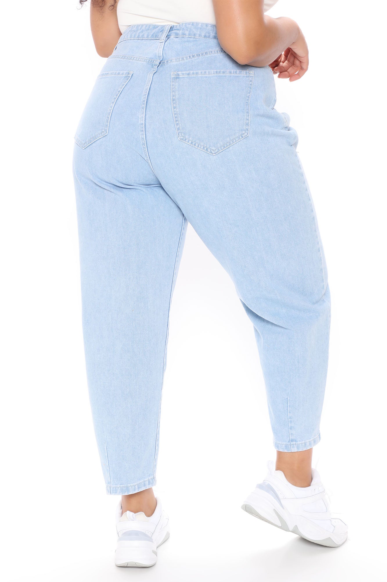 Daydreaming High Rise Mom Jeans - Light Blue Wash Ins Street