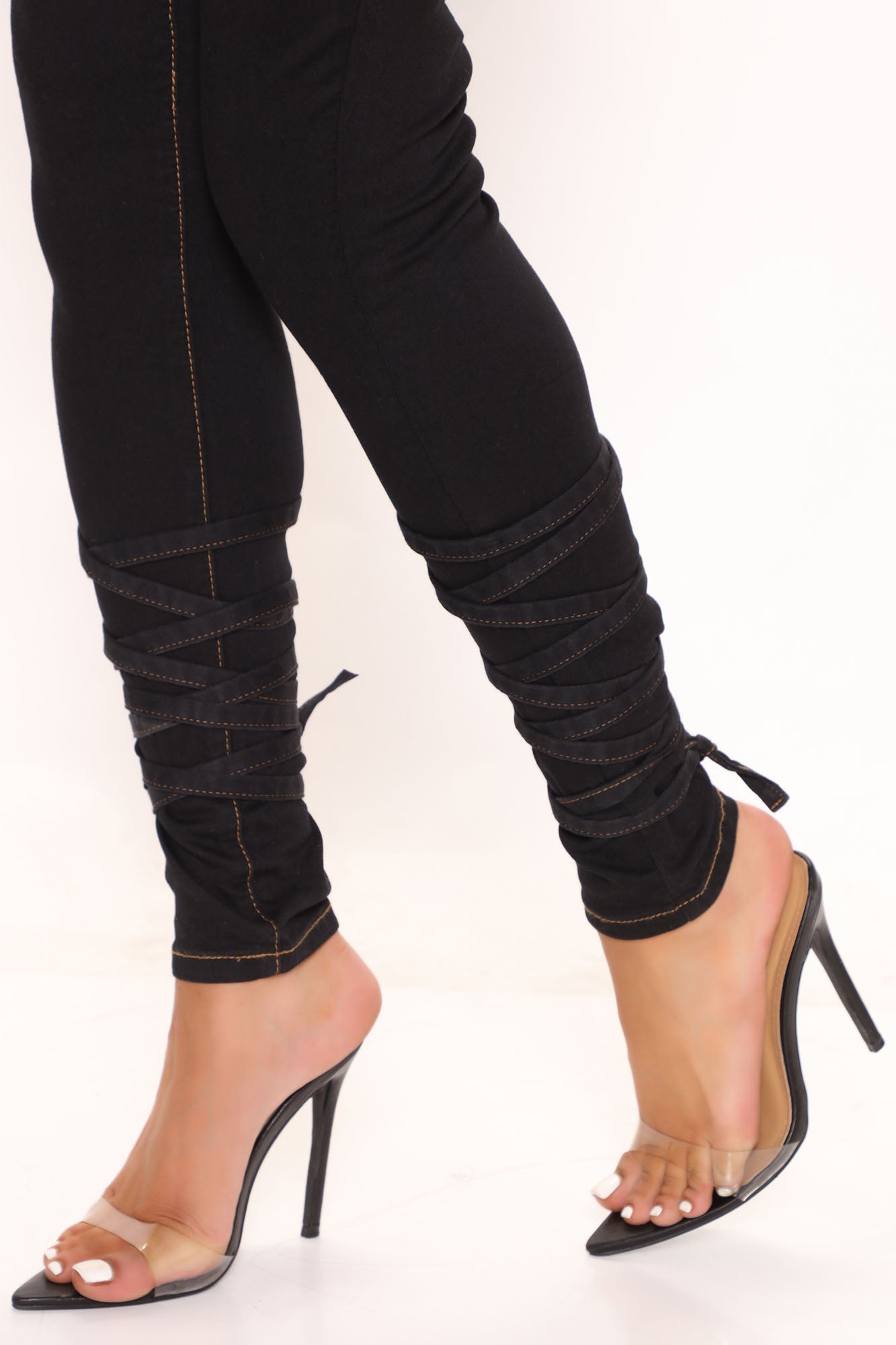 Can't Tie Me Down High Rise Skinny Jeans - Black Ins Street