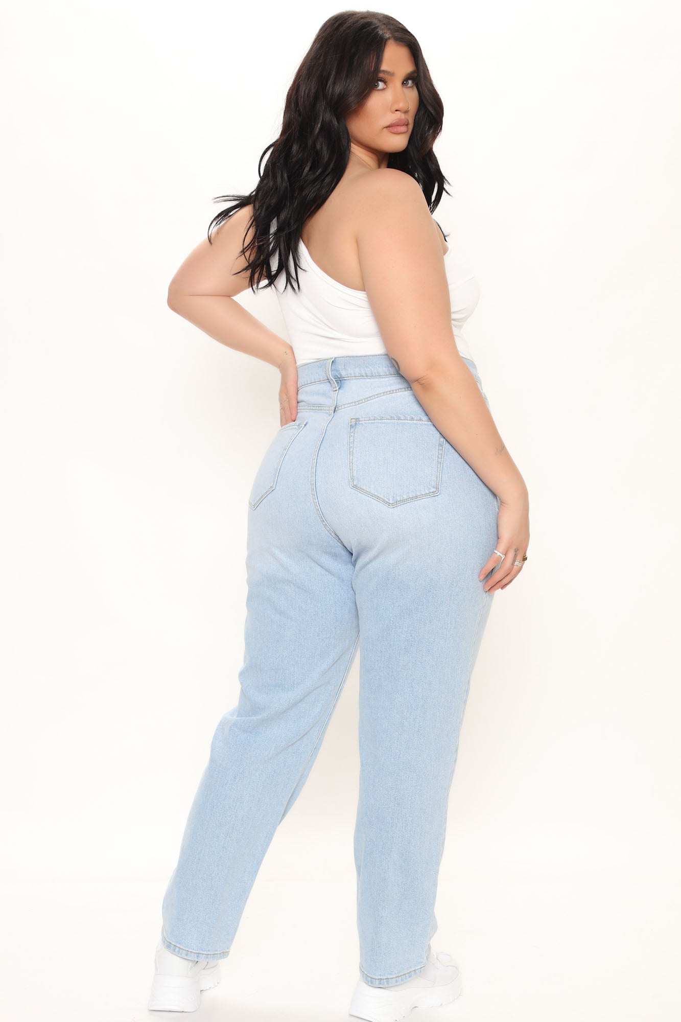 Hometown Cutie Mom Jeans - Light Blue Wash Ins Street