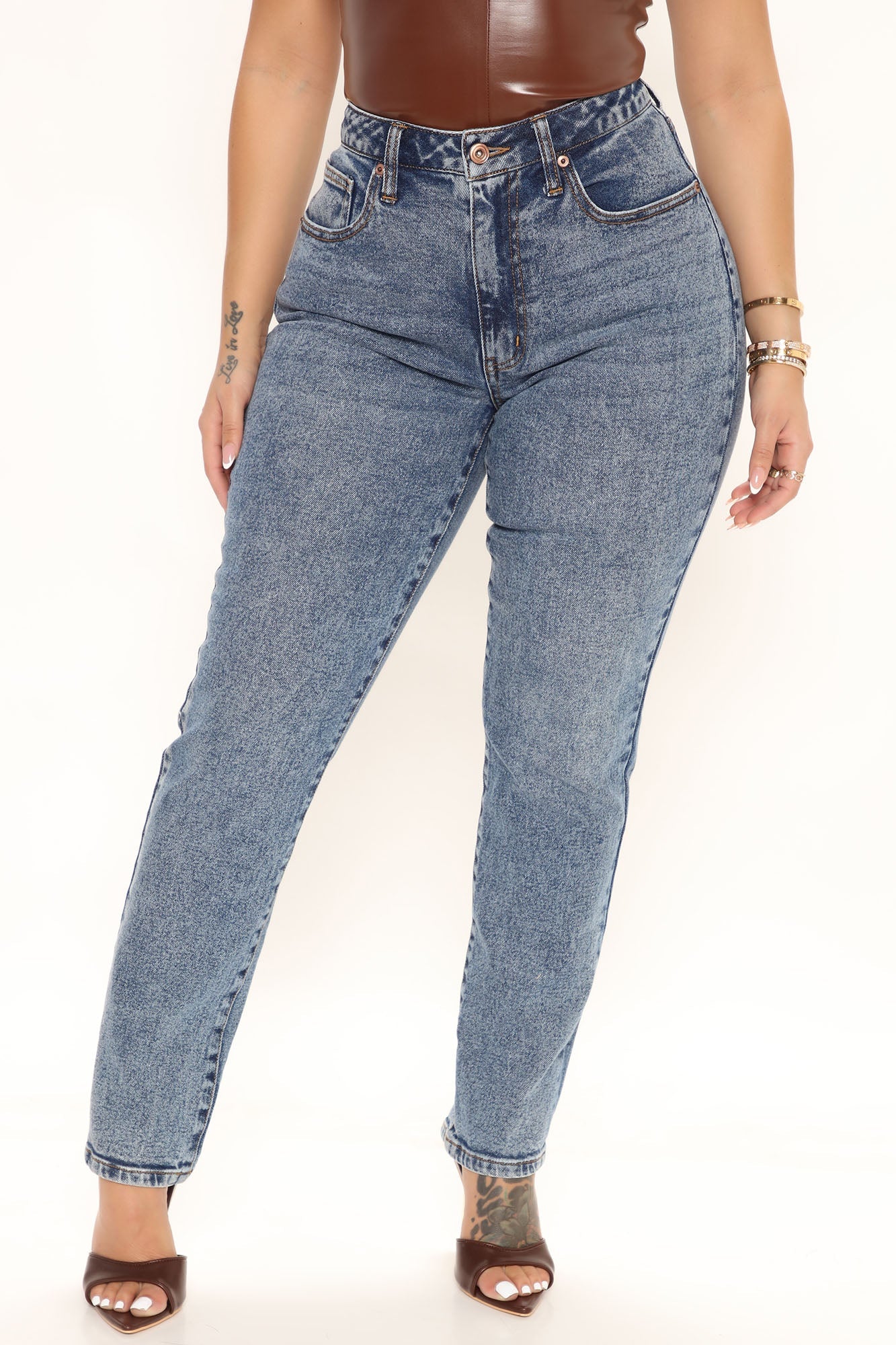Classic Vintage High Rise Straight Leg Jeans - Medium Blue Wash Ins Street