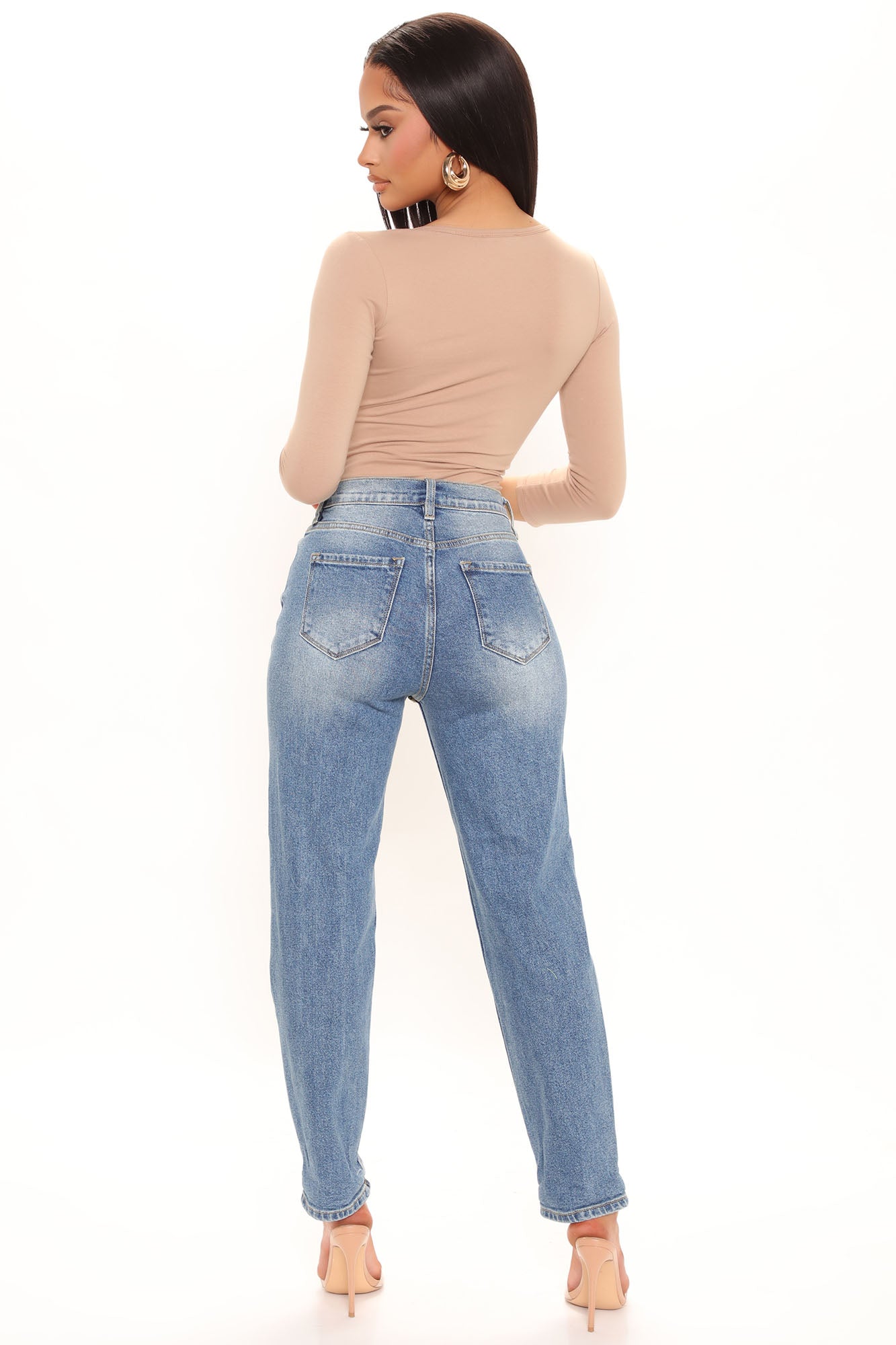 Not Your Ordinary Mom Jeans - Medium Blue Wash Ins Street