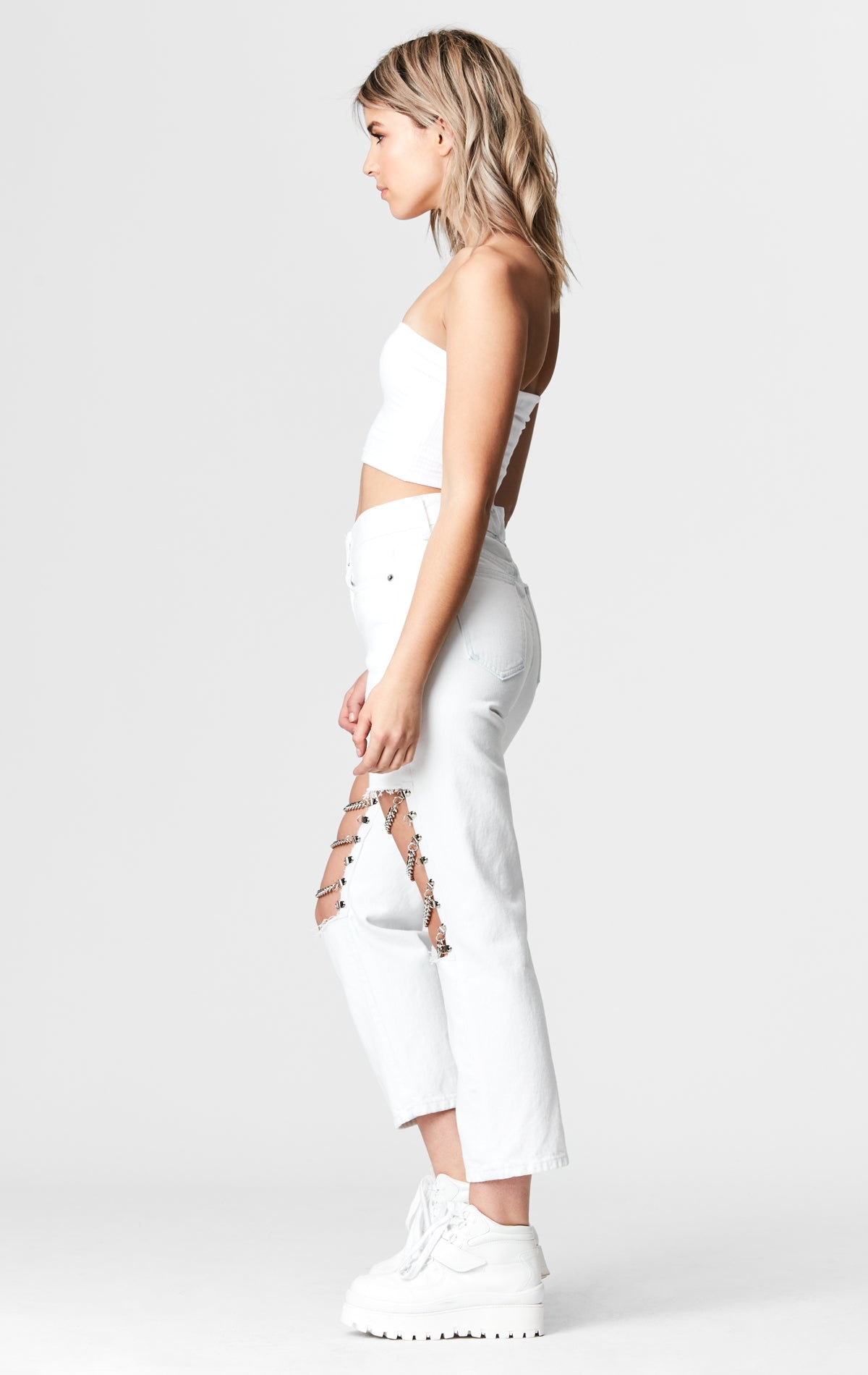 WHITE HERMIA KNEE CHAIN JEAN Carmar Denim