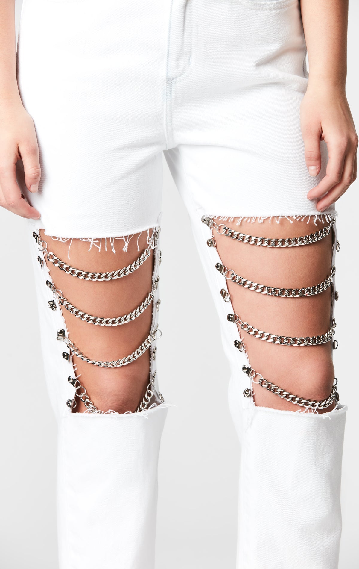 WHITE HERMIA KNEE CHAIN JEAN Carmar Denim