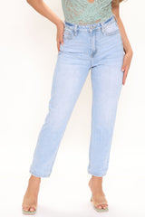 Studio Nights Slim Mom Jeans - Light Blue Wash Ins Street
