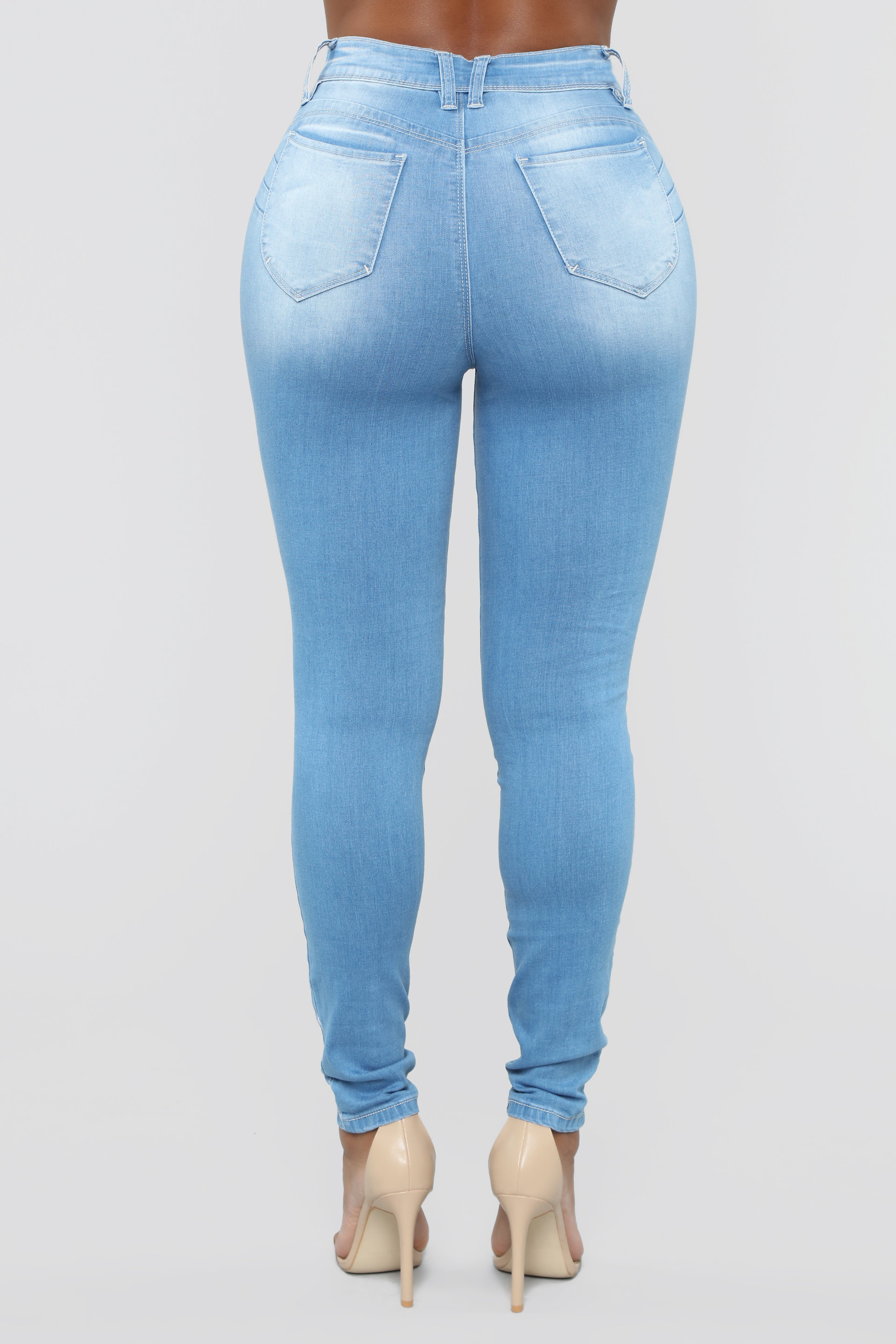 Statuesque Booty Lifting Jeans - Light Blue Wash Ins Street