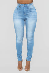Statuesque Booty Lifting Jeans - Light Blue Wash Ins Street