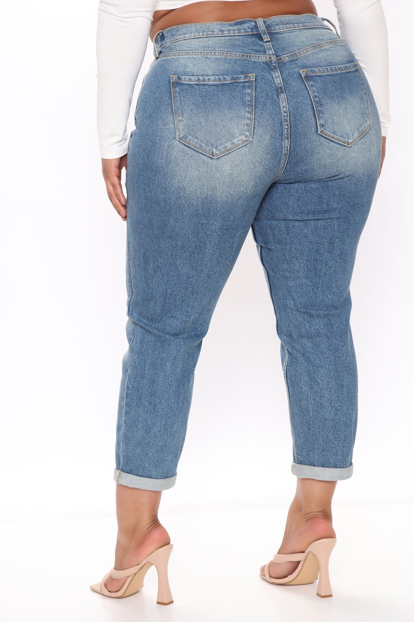 Not Your Ordinary Mom Jeans - Medium Blue Wash Ins Street