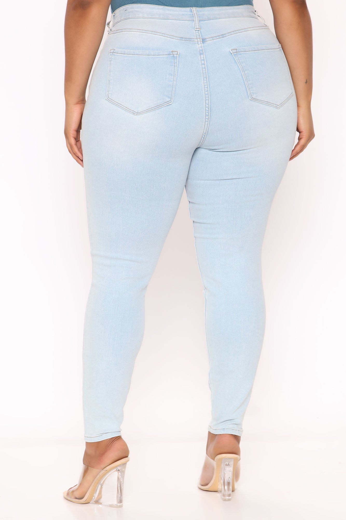 Drivin' To The Ocean Jeans - Light Blue Wash Ins Street