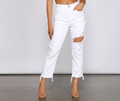 High-Rise Destructed And Frayed Mom Jeans insstreet