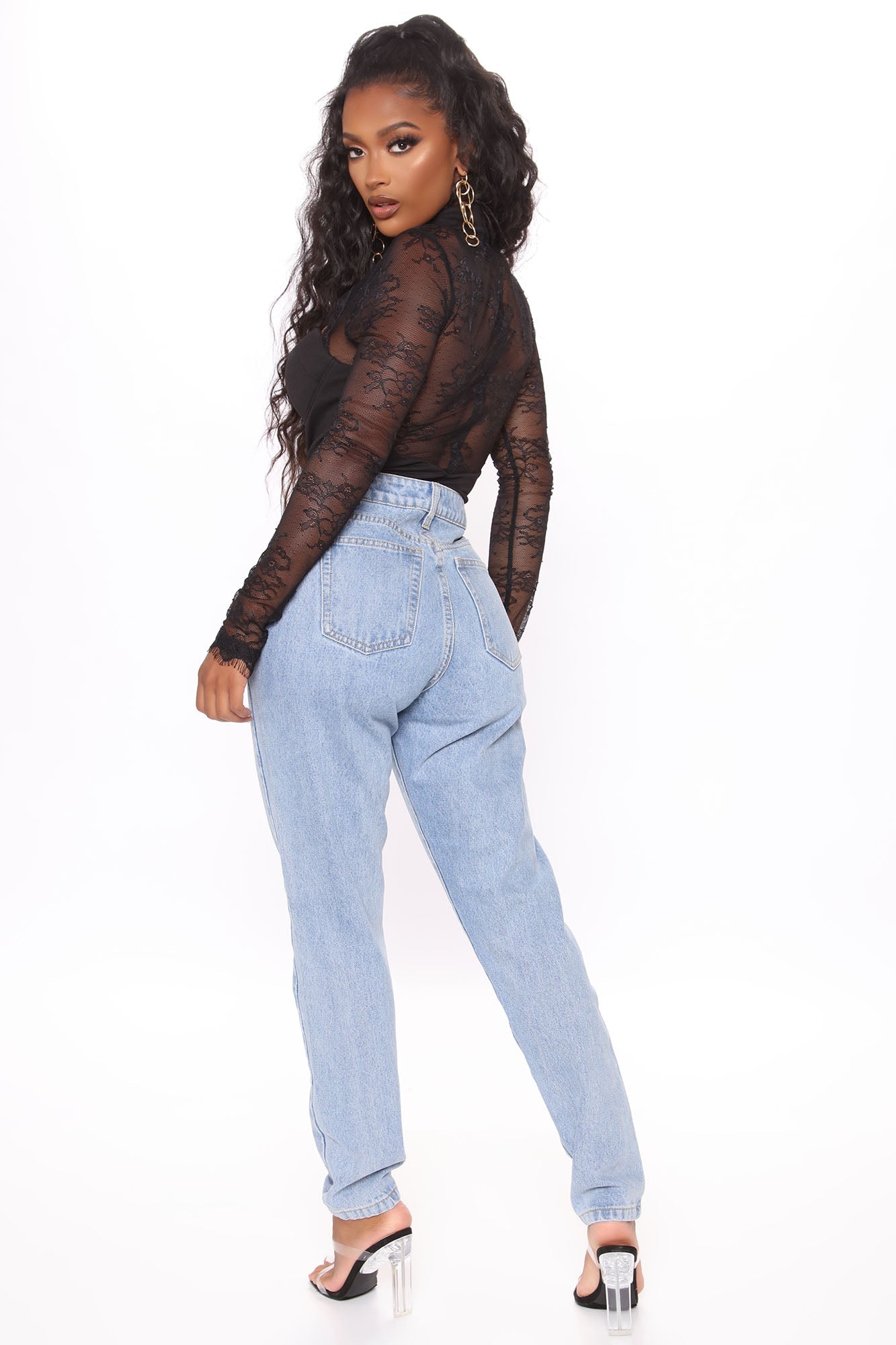 Let's Rewind Mom Jeans - Light Blue Wash Ins Street