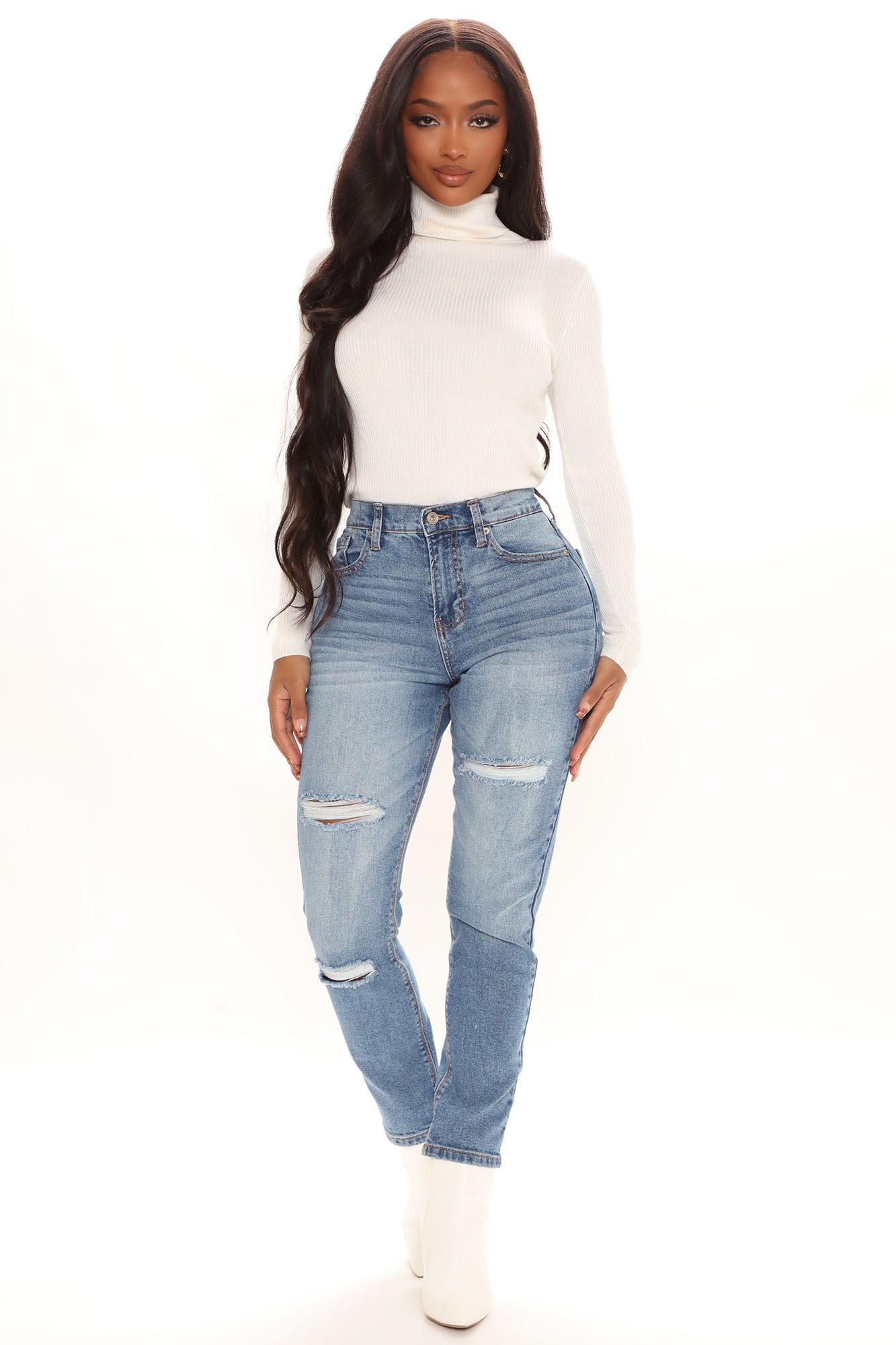 Arms Open High Rise Mom Jeans - Light Blue Wash Ins Street