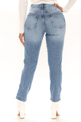 Arms Open High Rise Mom Jeans - Light Blue Wash Ins Street