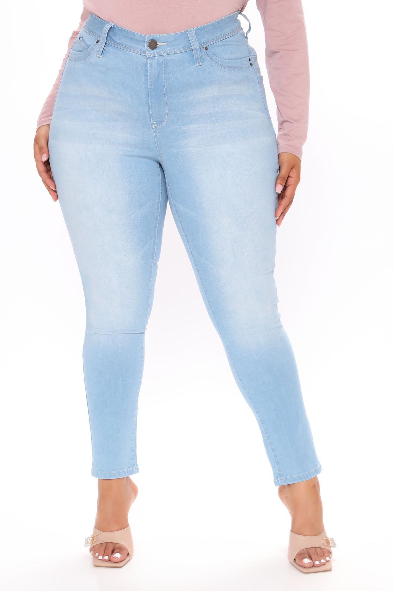 Statuesque Booty Lifting Jeans - Light Blue Wash Ins Street