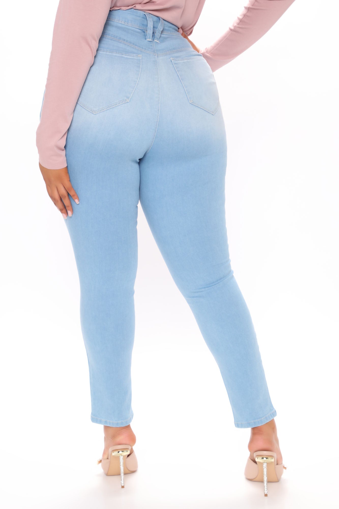 Statuesque Booty Lifting Jeans - Light Blue Wash Ins Street