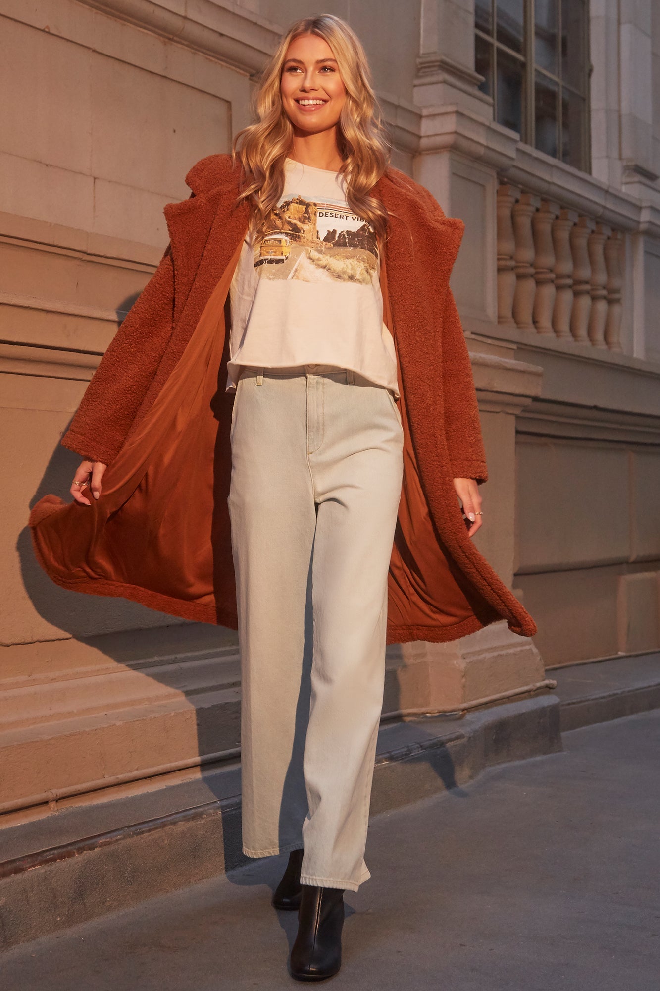 Esther Wide Leg Trouser Jean - Light Wash Ins Street