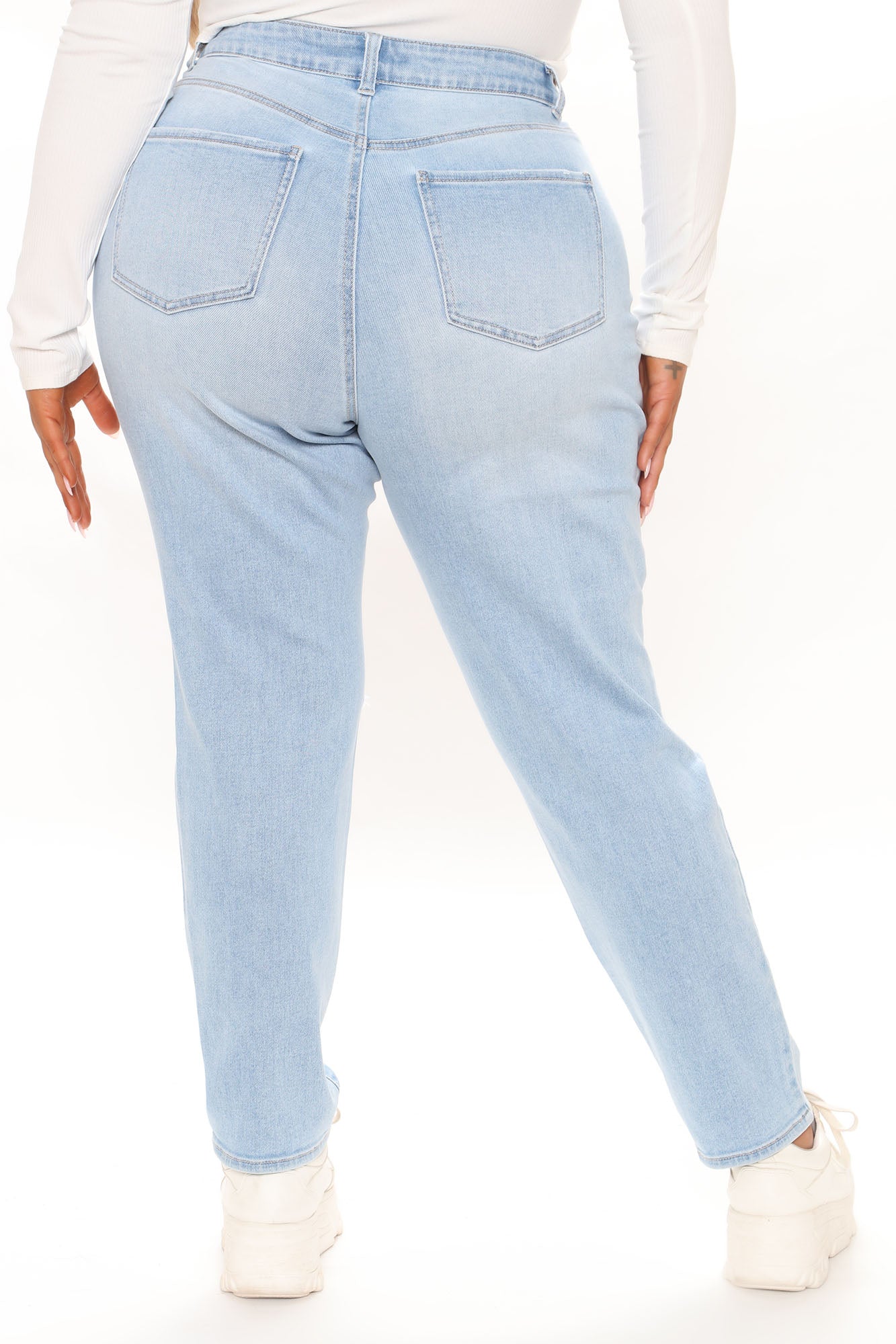 The Vibe High Rise Mom Jeans - Light Blue Wash Ins Street