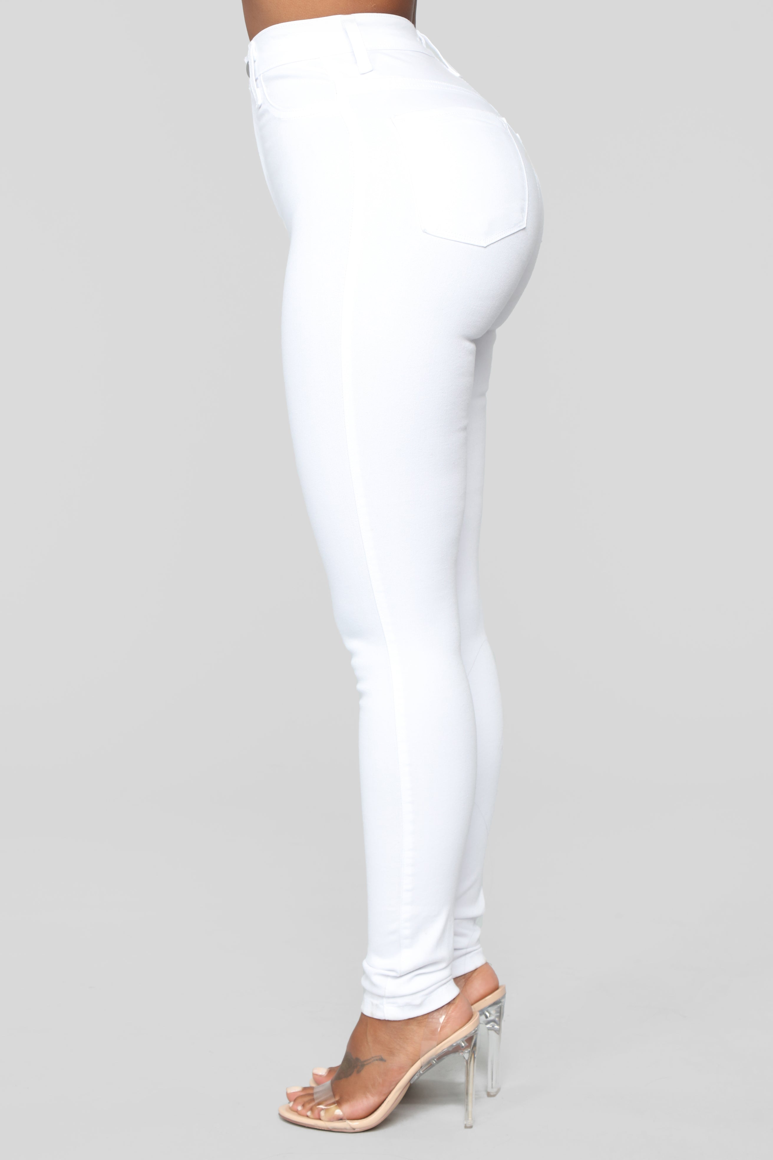 Perfectly Classic Jeans - White Ins Street