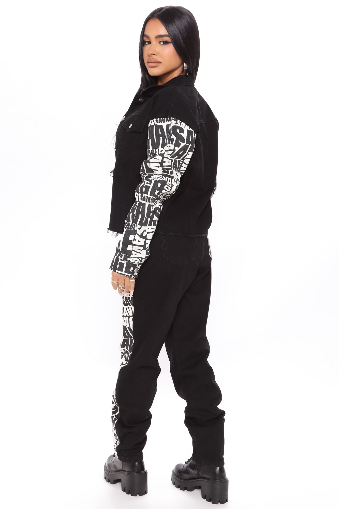 She's A Savage Mom Jeans - Black Ins Street