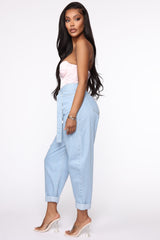 Crystal Clear Belted Balloon Mom Jeans - Light Wash Ins Street