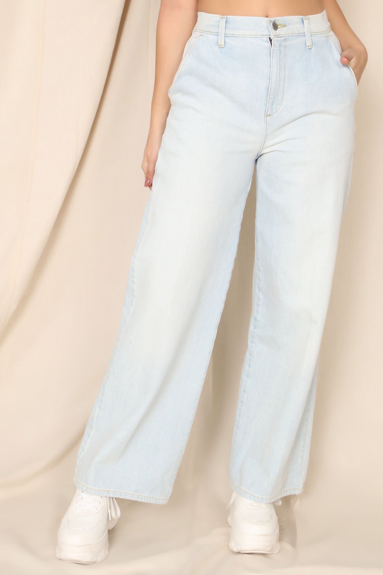 Esther Wide Leg Trouser Jean - Light Wash Ins Street