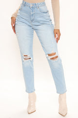 The Vibe High Rise Mom Jeans - Light Blue Wash Ins Street