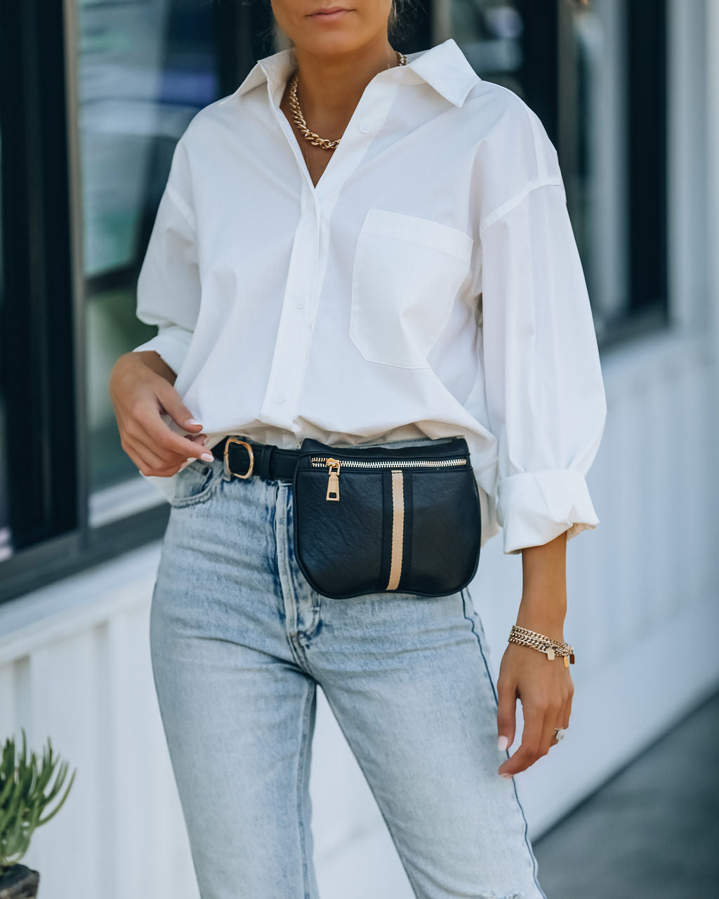 Juno Fanny Pack - Black Ins Street