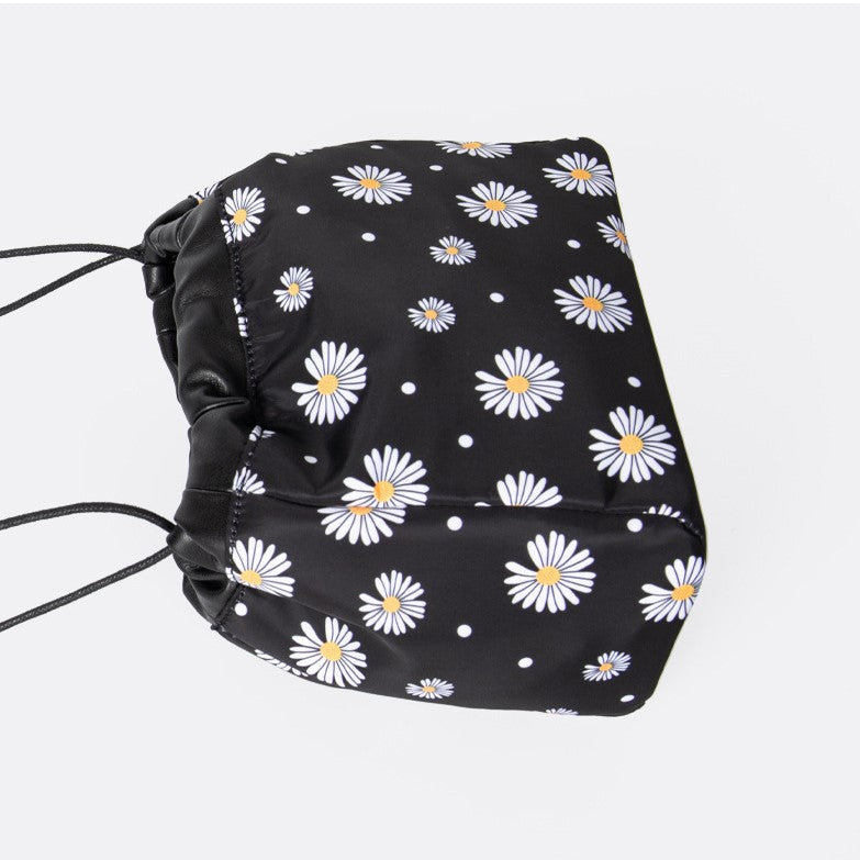 Small Daisy Crossbody Polyester Cloth Bag 2023-03-14 InsStreet