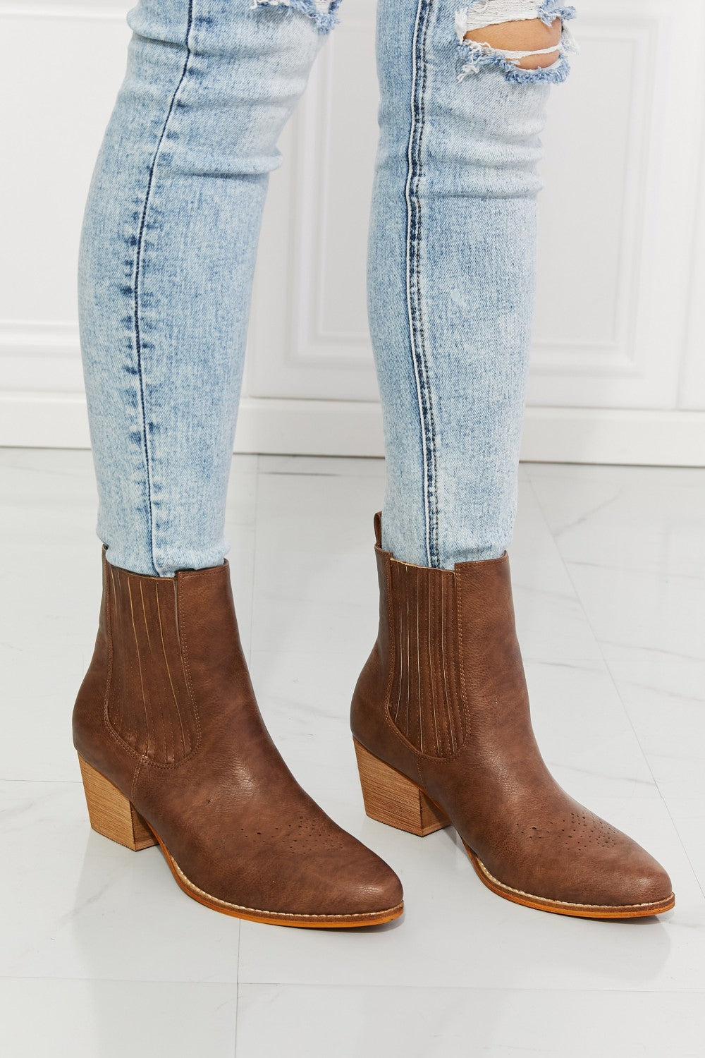 MMShoes Love the Journey Stacked Heel Chelsea Boot in Chestnut Ins Street