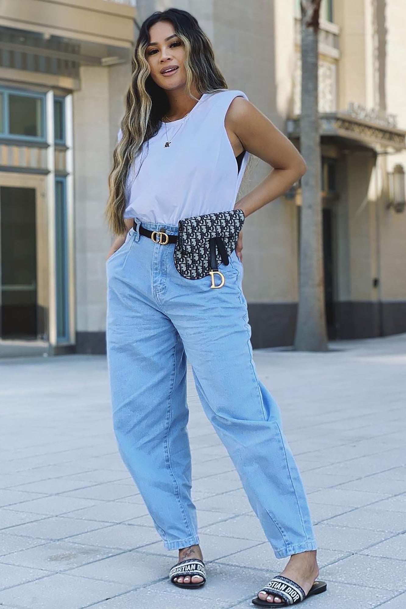 Daydreaming High Rise Mom Jeans - Light Blue Wash Ins Street