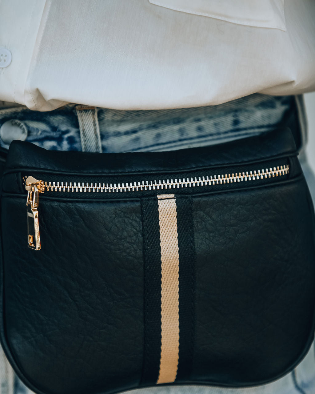 Juno Fanny Pack - Black Ins Street